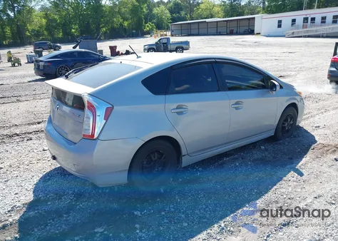 2015 Toyota Prius Two z USA, uszkodzony, nr VIN JTDKN3DU0F0417331